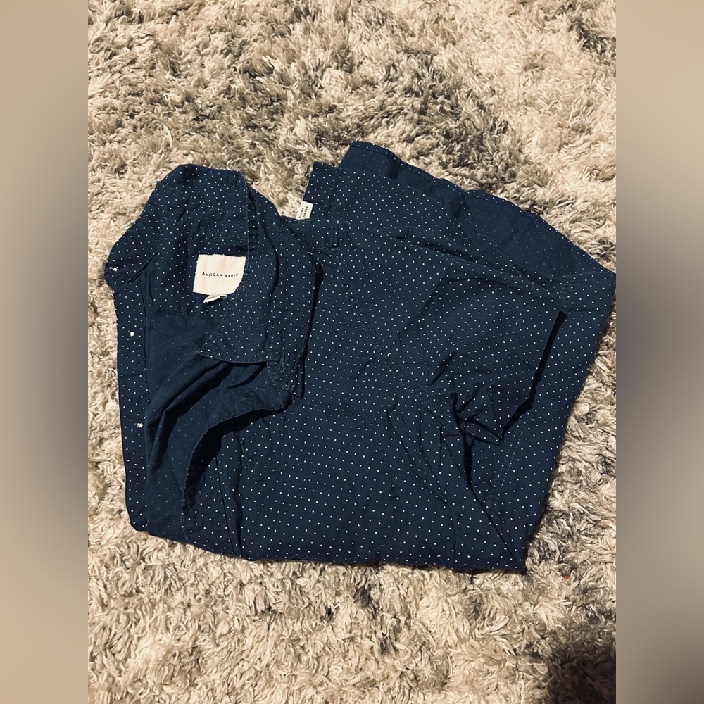 american eagle short sleeve button up 
size small 
navy blue / white dots